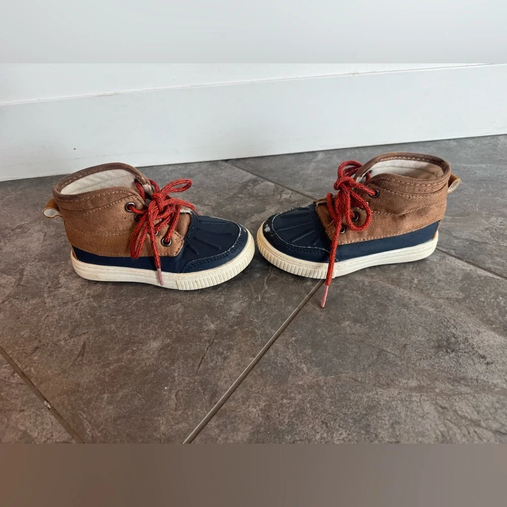 OshKosh B'gosh Size 8 Toddler Brown and Navy Kids Shoes Lace Up Boots